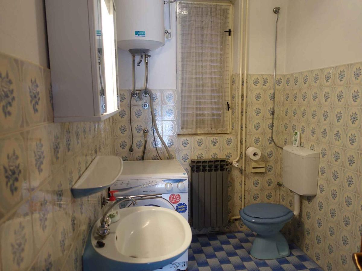 Apartment in Omisalj - Insel Krk 39736 Bagian luar foto